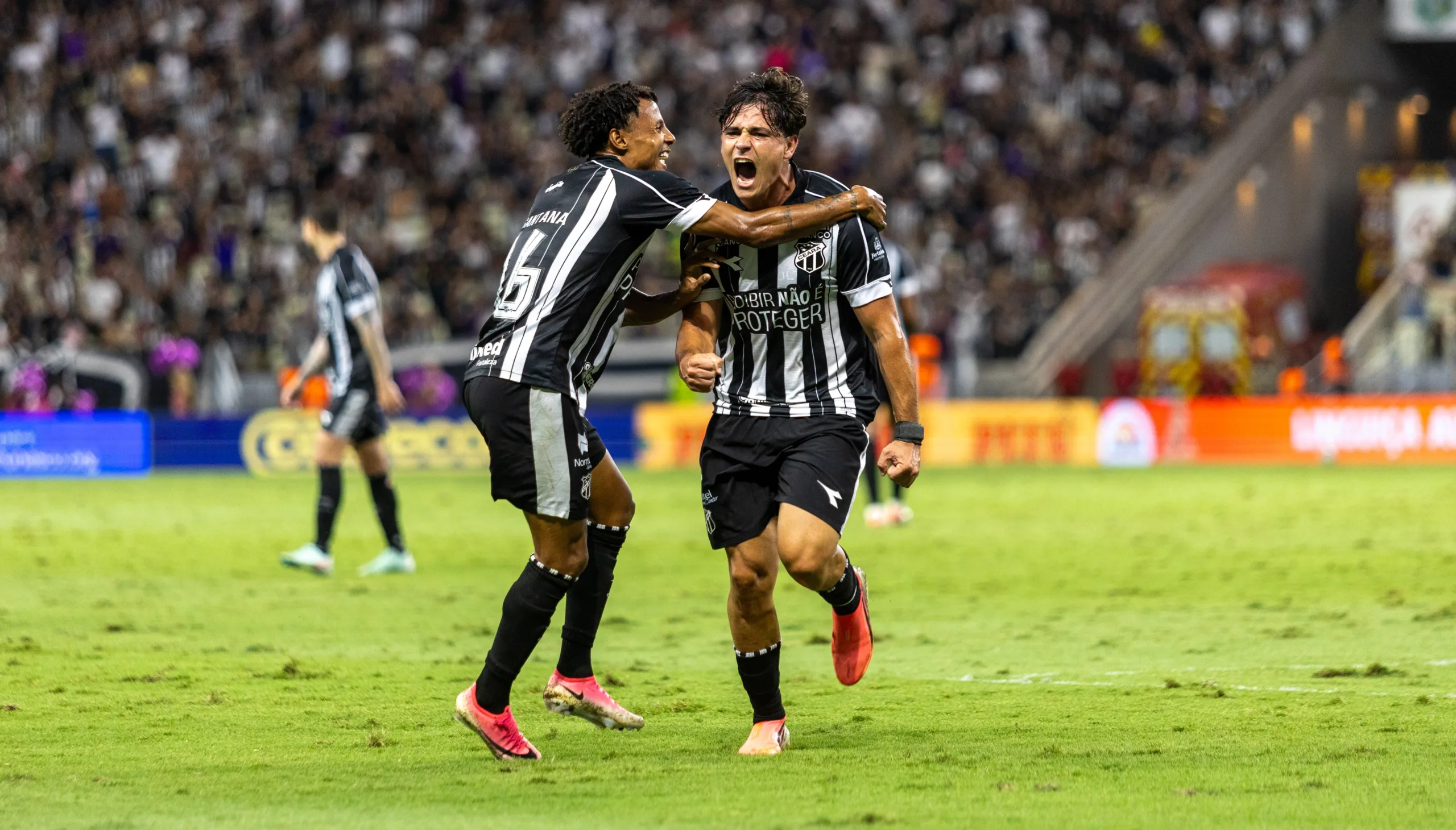 Ceará vence o Criciúma por 1 a 0 e se afasta da zona de rebaixamento