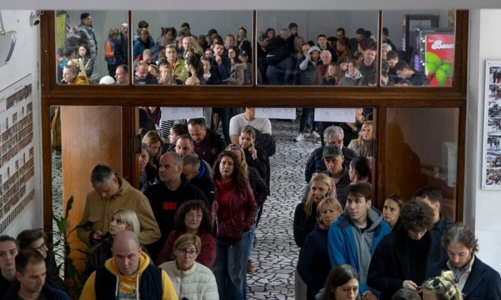 Movimento estudantil vence eleições legislativas na Sérvia