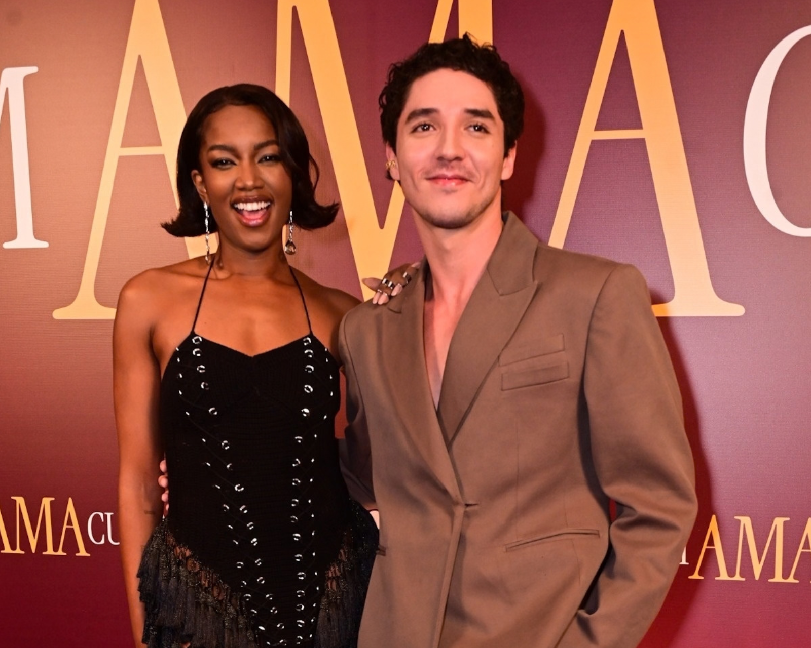 Famosos marcam presença em evento de moda em São Paulo