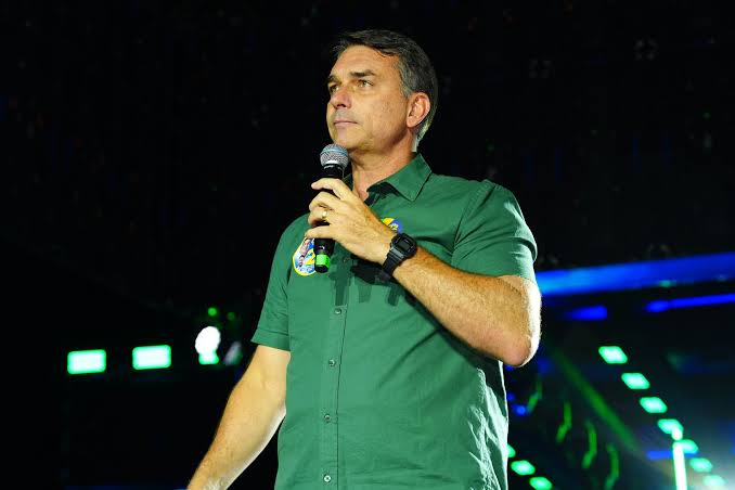 TSE desmente Flávio Bolsonaro e confirma segurança da apuração presidencial