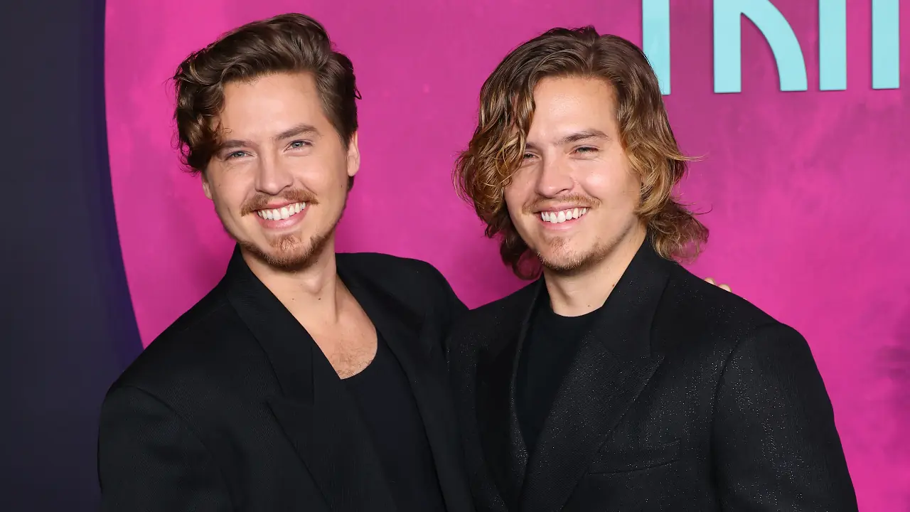 Dylan Sprouse revela laços antigos entre as famílias dos pais