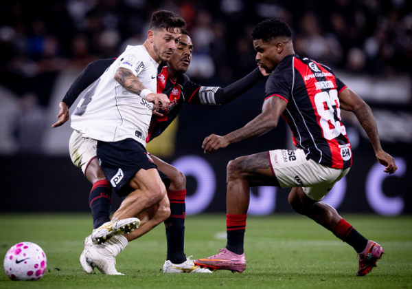 Corinthians e Vitória ficam no empate pelo Campeonato Brasileiro