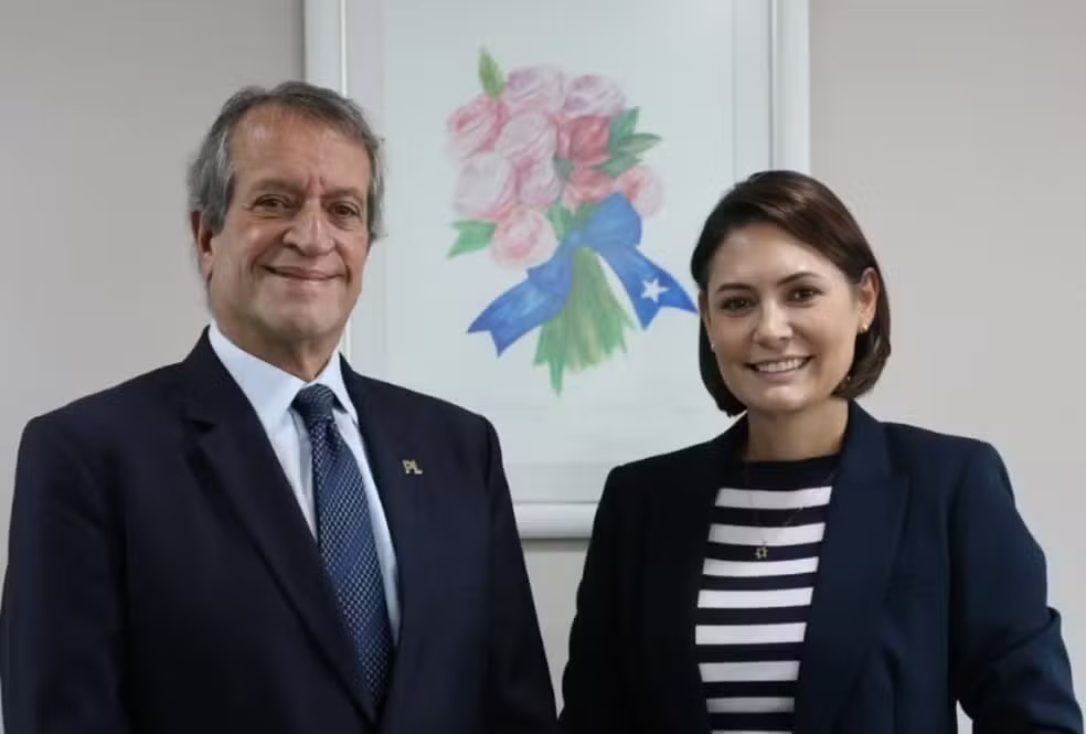 Valdemar Costa Neto se reúne com Michelle Bolsonaro na sede do PL