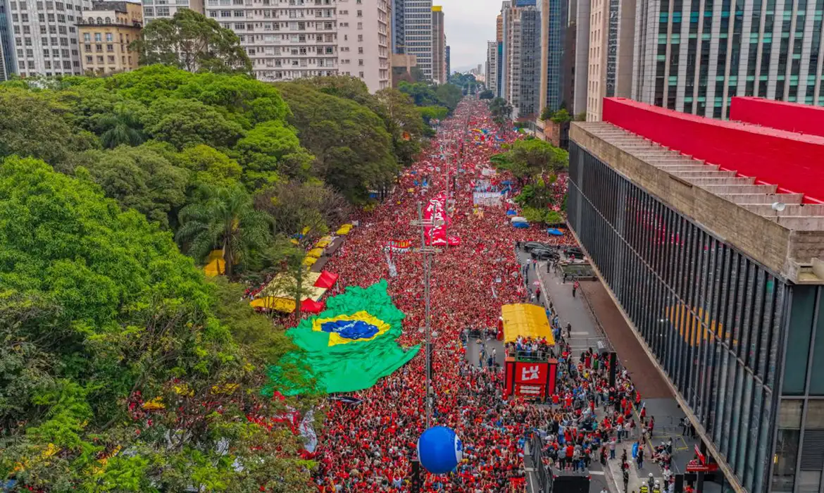 Ato pró-Lula em São Paulo marca endurecimento da esquerda e discursos firmes