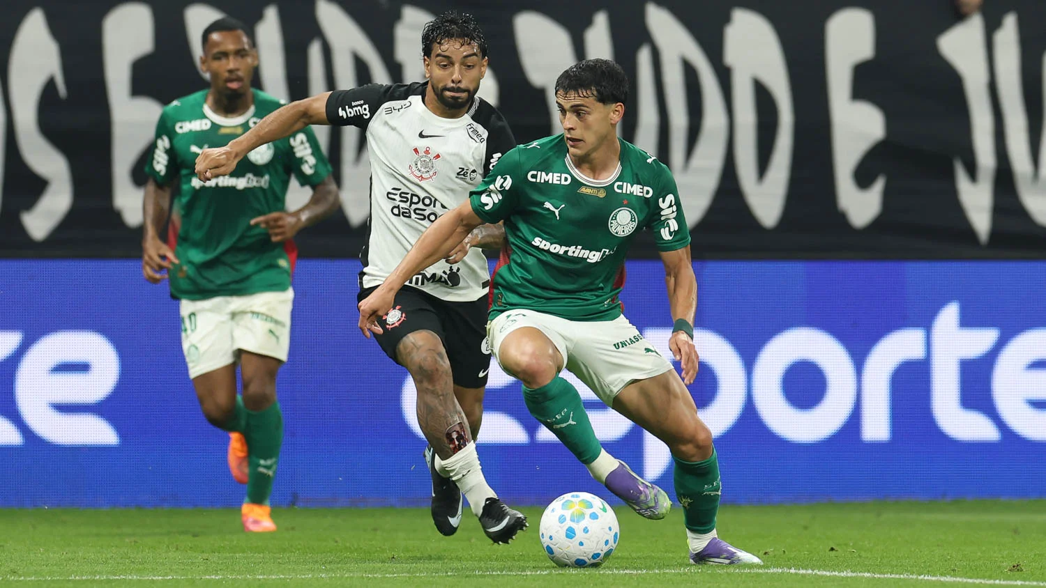 Palmeiras e Corinthians se enfrentam no domingo em clima de segurança reforçada