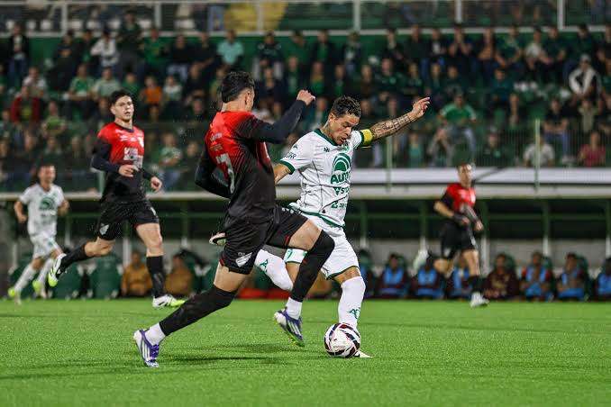 Athletico-PR empata com o Atlético-MG e foca na Chapecoense