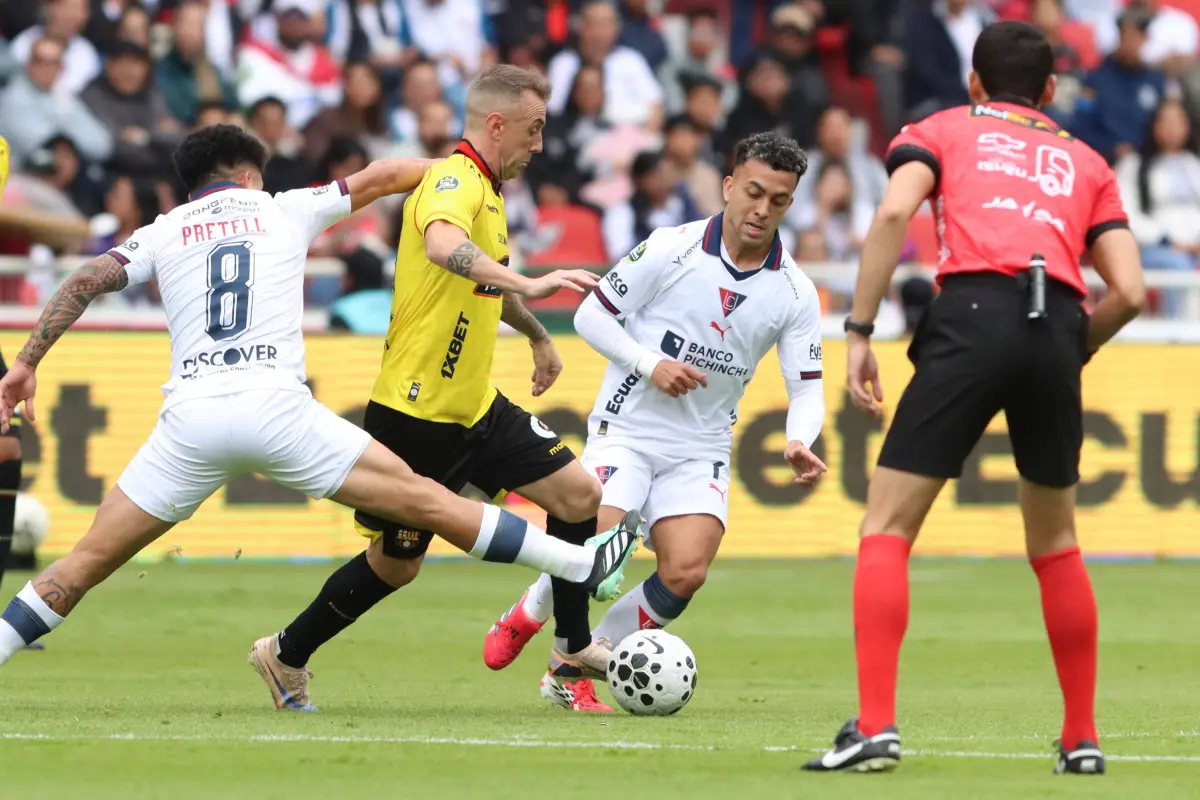 Liga de Quito vence Barcelona SC de virada pelo hexagonal