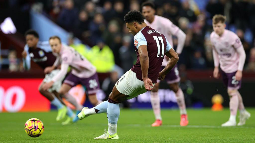 Aston Villa e Brentford empatam em jogo movimentado pelo Campeonato Inglês