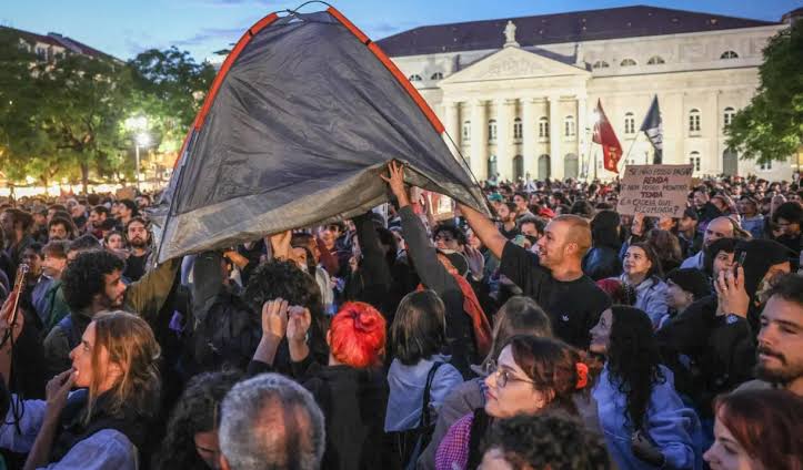 Crise na habitação gera preocupação em Portugal e detenções em protestos