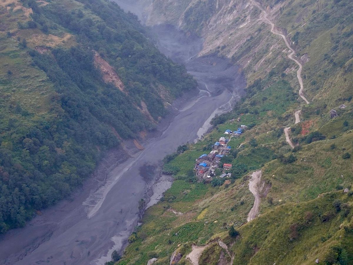 Enchente relâmpago destrói casas e deixa desaparecidos no Nepal