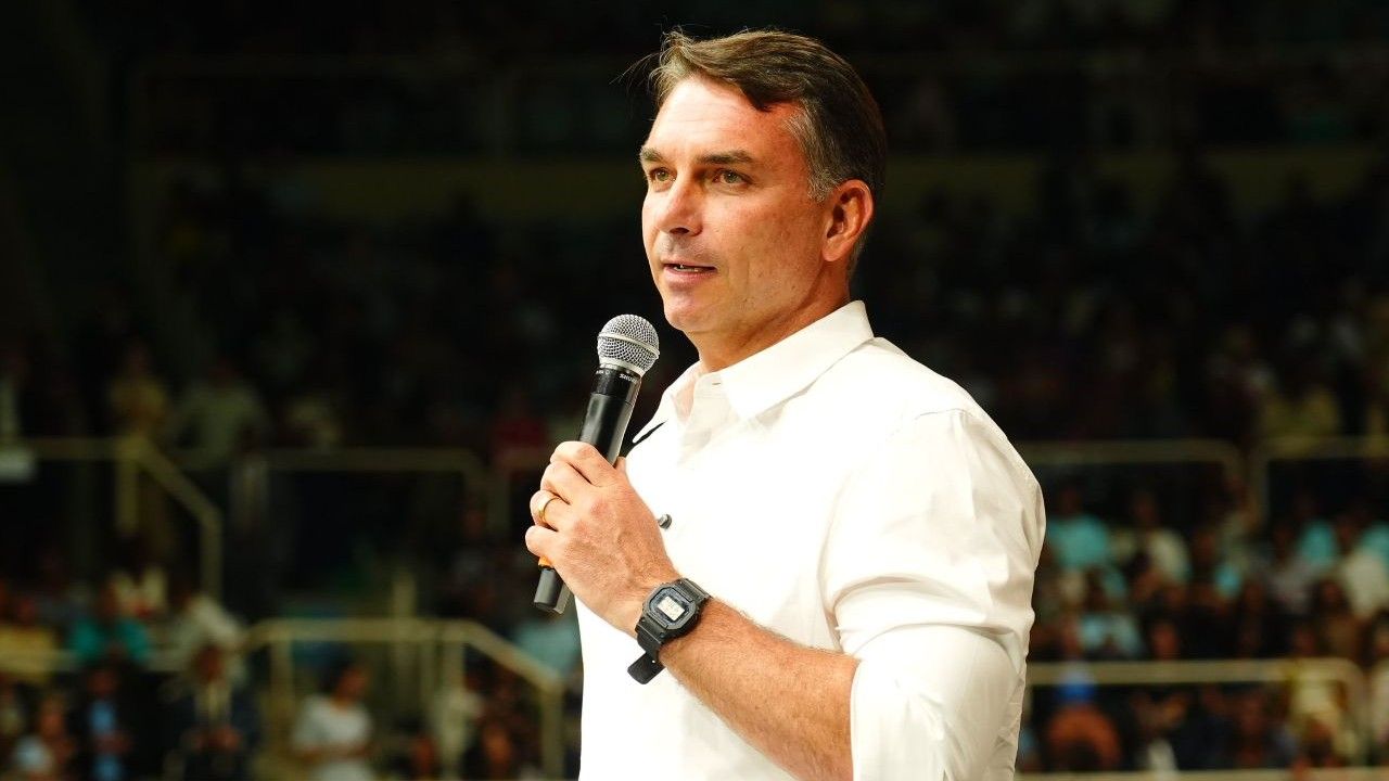 Flávio Bolsonaro aceita desafio de Lula e impõe novas condições para quebra de sigilo