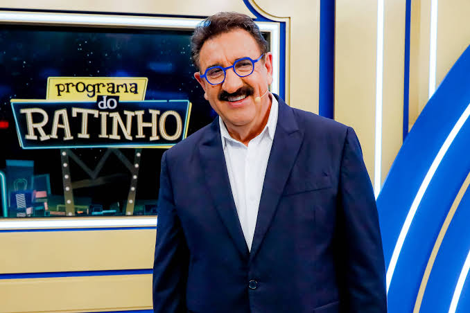 Apresentador Ratinho declara apoio a Flávio Bolsonaro na eleição presidencial