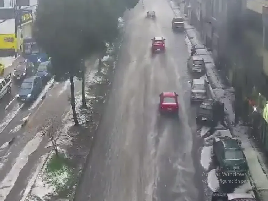 Temporal com granizo atinge o sul de Quito e causa transtornos