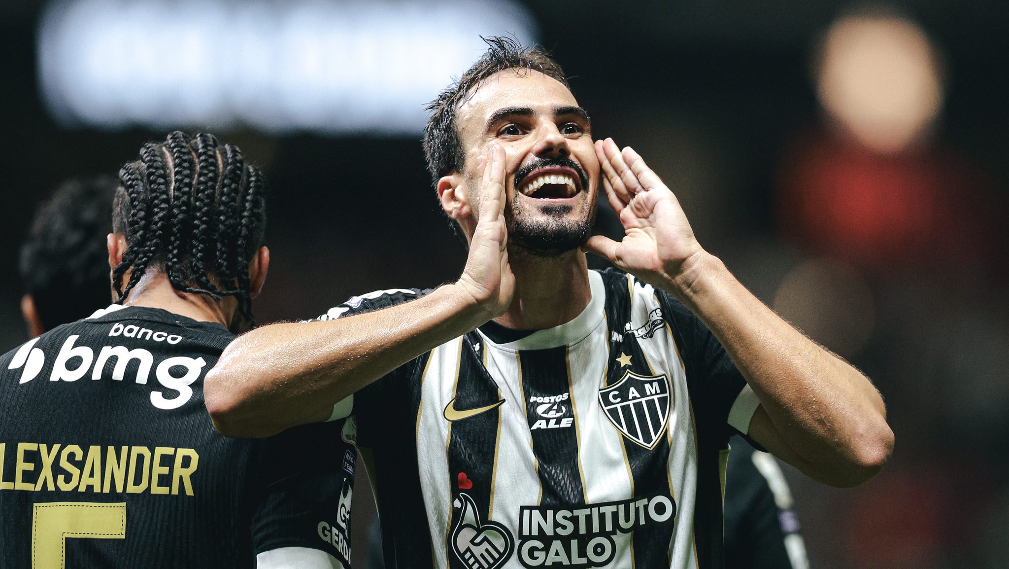 Atlético-MG vence o Coritiba e entra no G5 do Campeonato Brasileiro