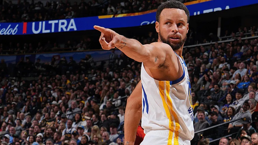 Curry anota 44 pontos e comanda vitória dos Warriors sobre os Timberwolves