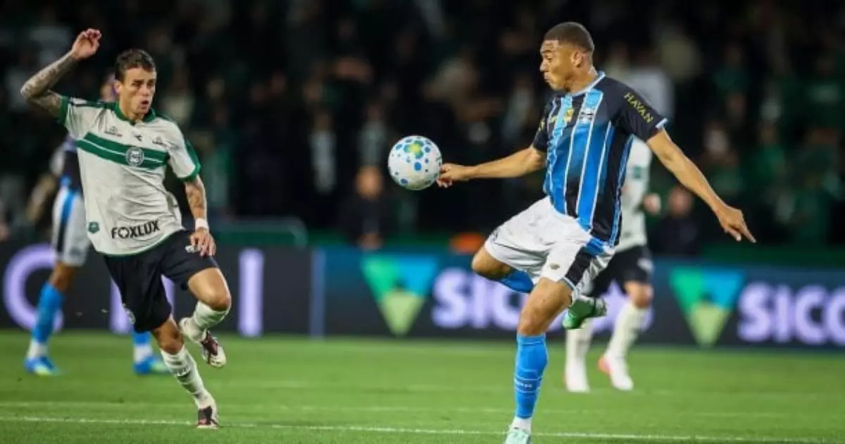 Grêmio vence o Coritiba fora de casa com gol no fim pelo Brasileirão