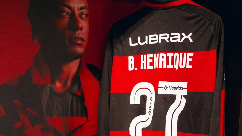 Lubrax retorna à camisa do Flamengo após 17 anos em clássico no Maracanã