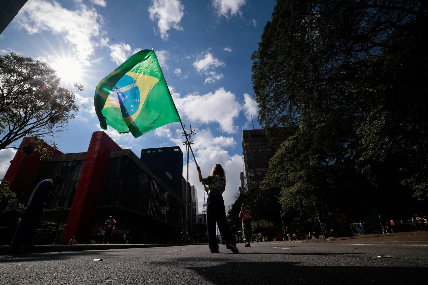 Aventos políticos marcam reta final do segundo turno na Paulista e Copacabana
