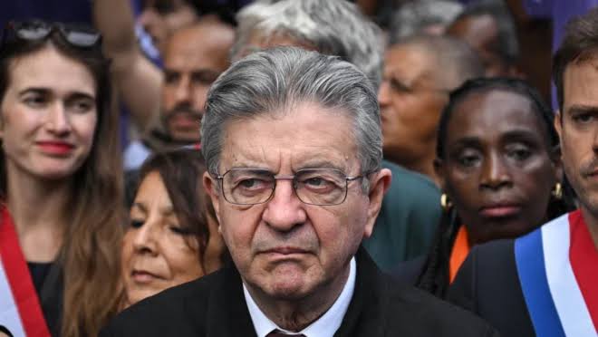 Líder da extrema-esquerda francesa é alvo de críticas após onda de protestos