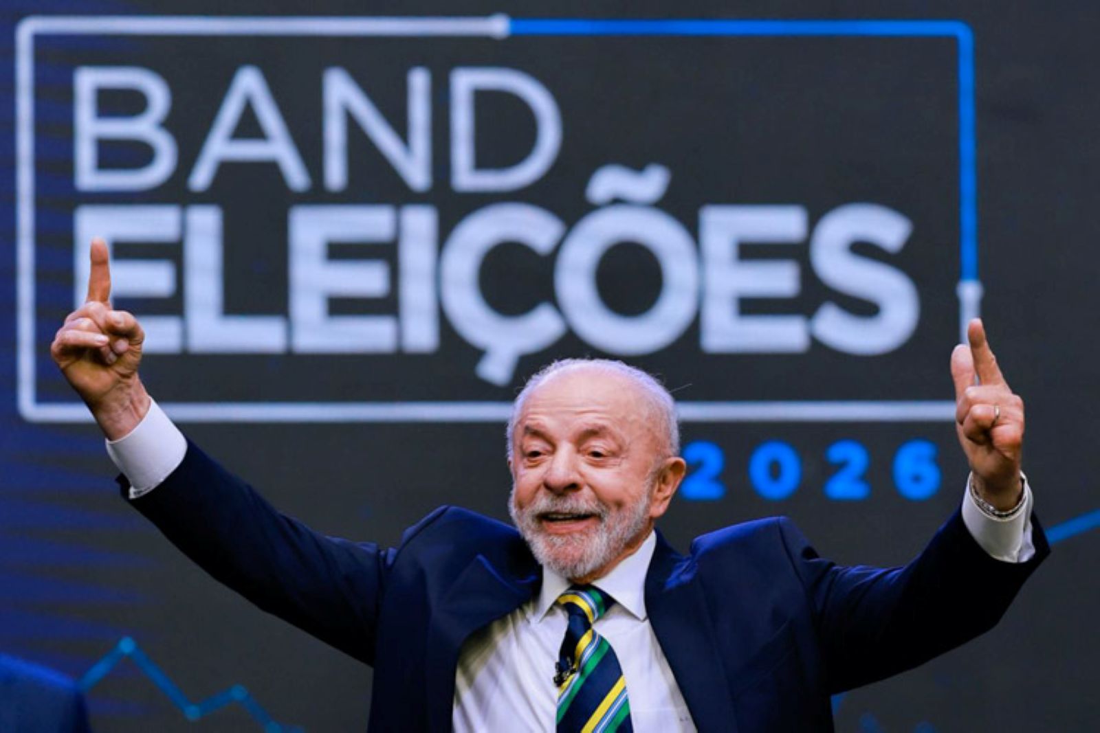 Lula anuncia envio de sigilos ao TSE e cobra oponente em Porto Alegre
