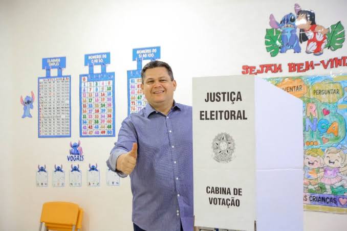 Alcolumbre vota no Amapá e defende união após eleição presidencial