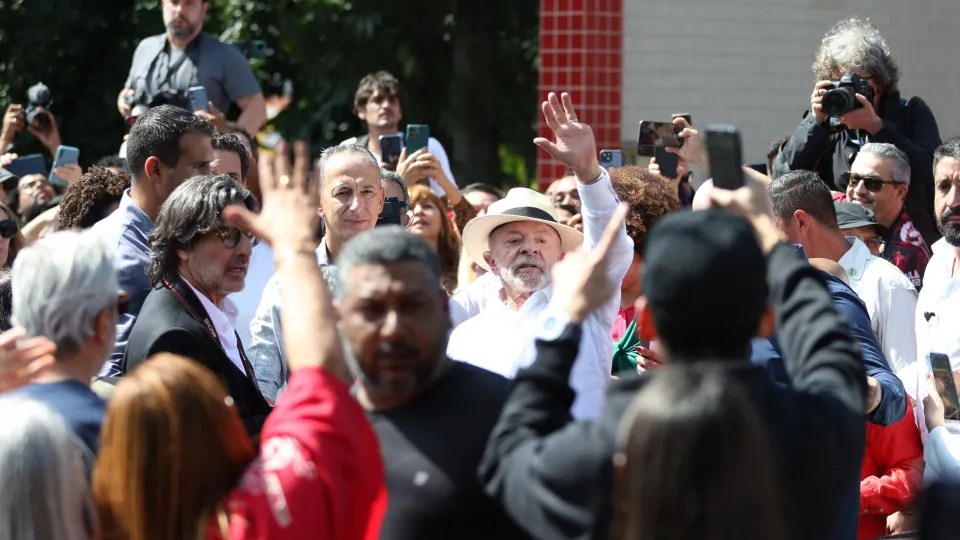 Campanha de Lula aciona a Justiça contra a Meta por suposto viés eleitoral