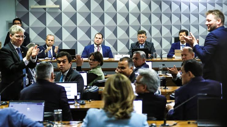 Disputa por gabinetes no Senado gera impasse político