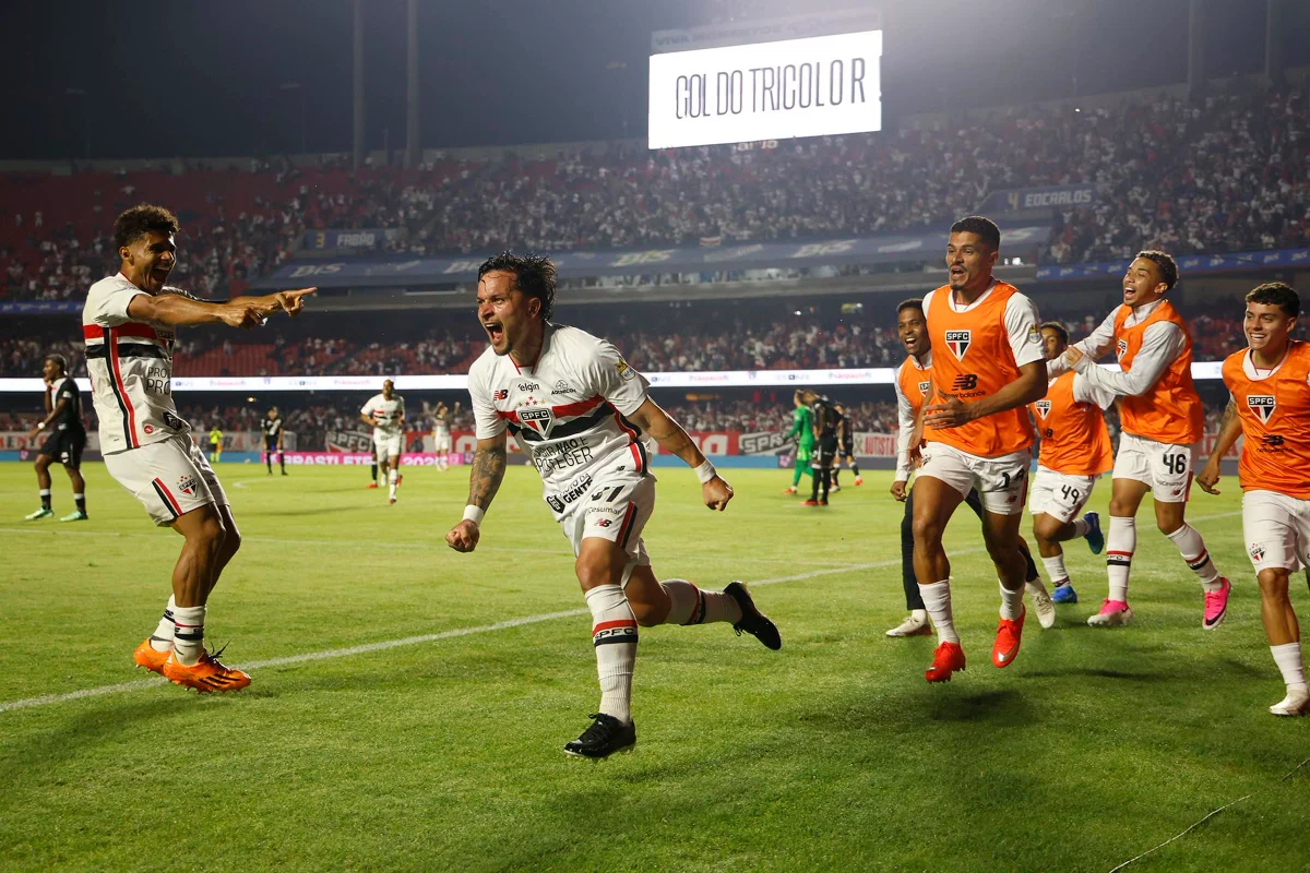 São Paulo vence o Vasco por 1 a 0 e ganha fôlego no Brasileirão