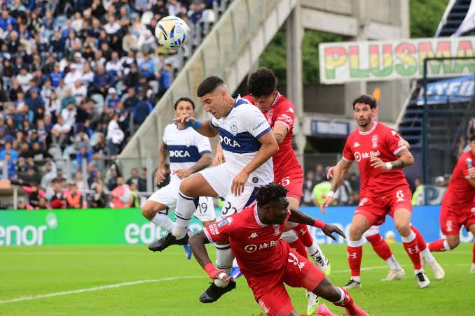 Gimnasia vence o Huracán de forma agônica e assume a liderança da Zona B