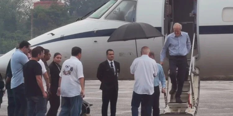Ministros desembarcam em Manaus para coordenar combate a incêndios