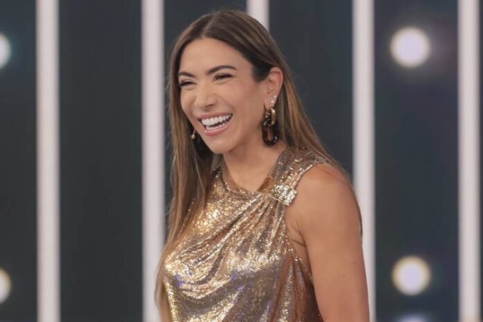Patricia Abravanel viaja para a Itália com os filhos e a mãe