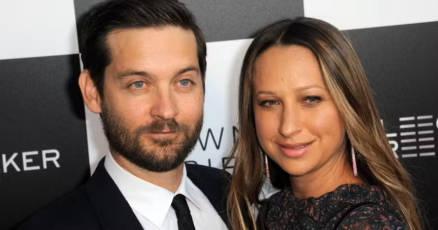 Ator Tobey Maguire celebra casamento da ex-esposa Jennifer Meyer