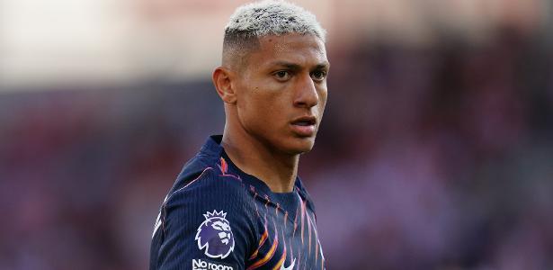 Tottenham reduz preço de Richarlison e técnico afasta polêmica