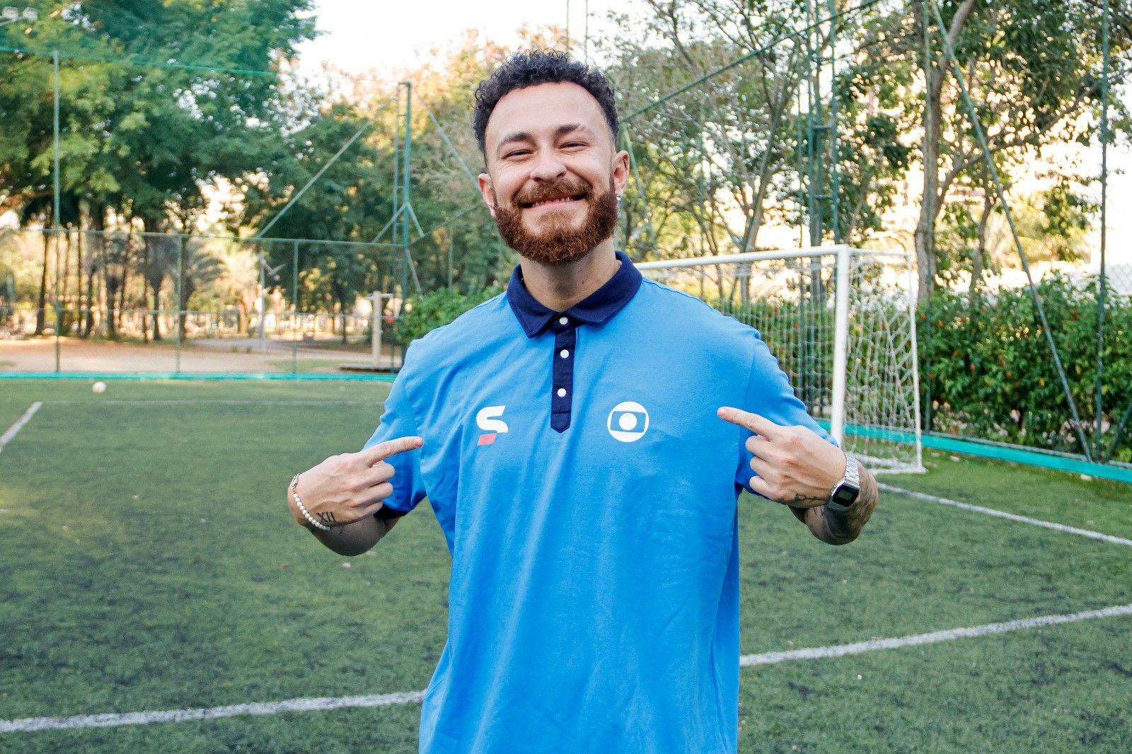 Apresentador Fred Bruno é atingido de raspão por tiro em balada