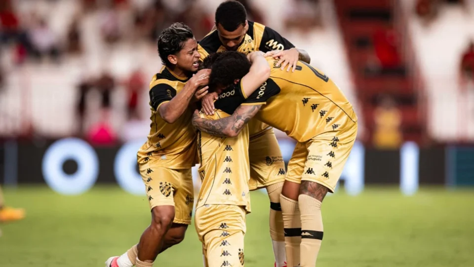 Eintracht Frankfurt e Colônia se enfrentam pelo Campeonato Alemão