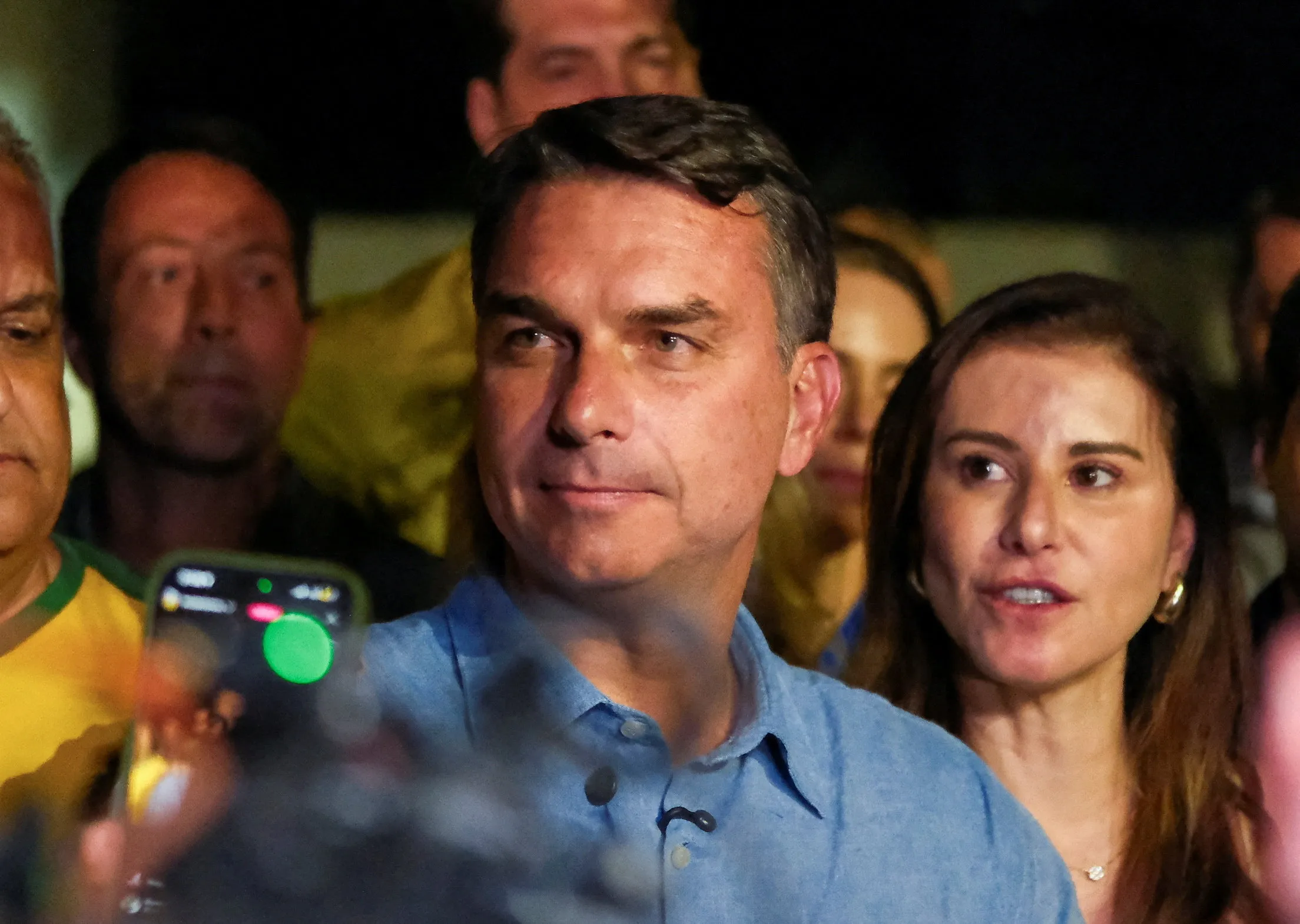 Flávio Bolsonaro nega alteração na Previdência e promete reajuste real