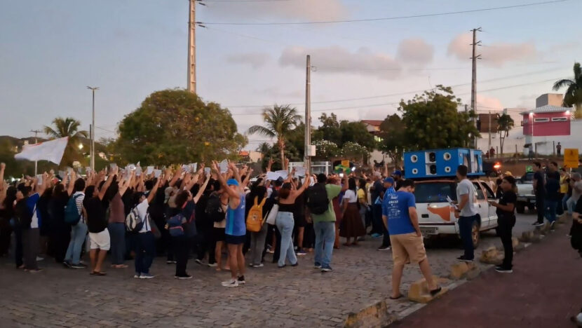 Manifestação na UFRN gera confronto entre grupos políticos