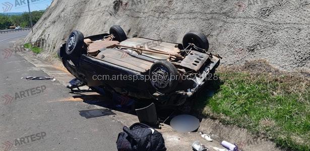 Mulher morre após capotamento de carro na Rodovia SP-333 em Echaporã