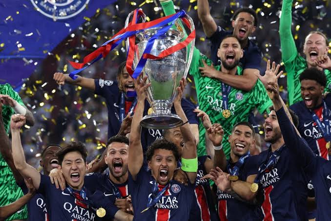 PSG supera o Flamengo e conquista prêmio de melhor clube na Bola de Ouro