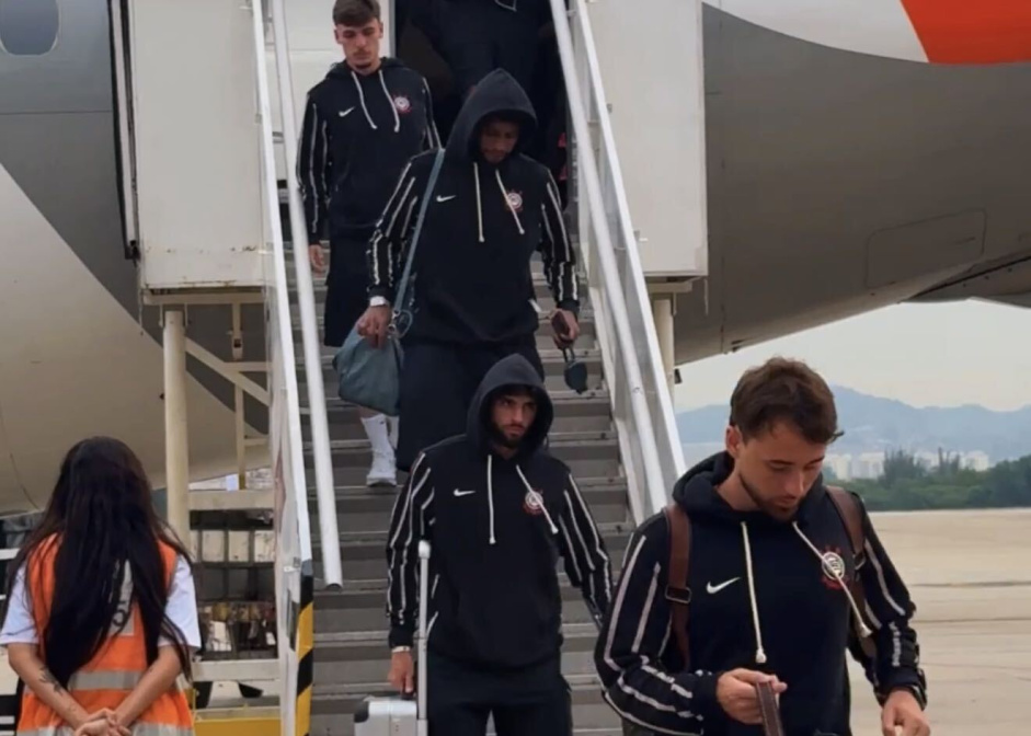Voo do Corinthians enfrenta turbulência e tensão na volta do Rio