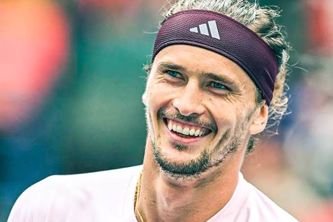 Alexander Zverev avança para as oitavas de final do Masters de Xangai