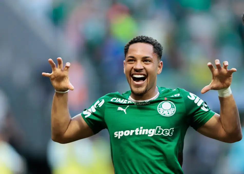 Palmeiras avalia recuperação de Vitor Roque para jogo da Libertadores