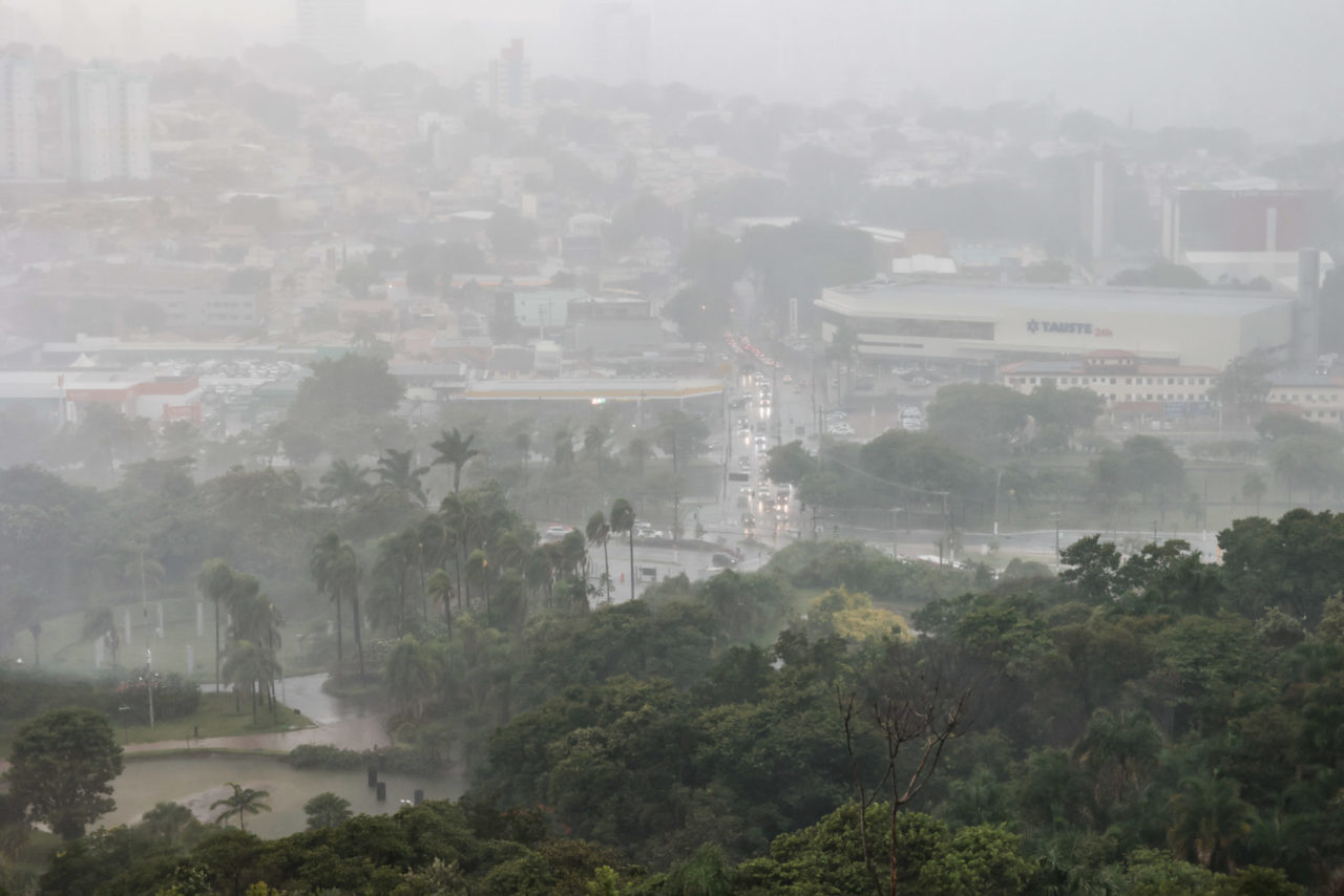 Temporal e enchentes causam mortes e transtornos em Jundiaí