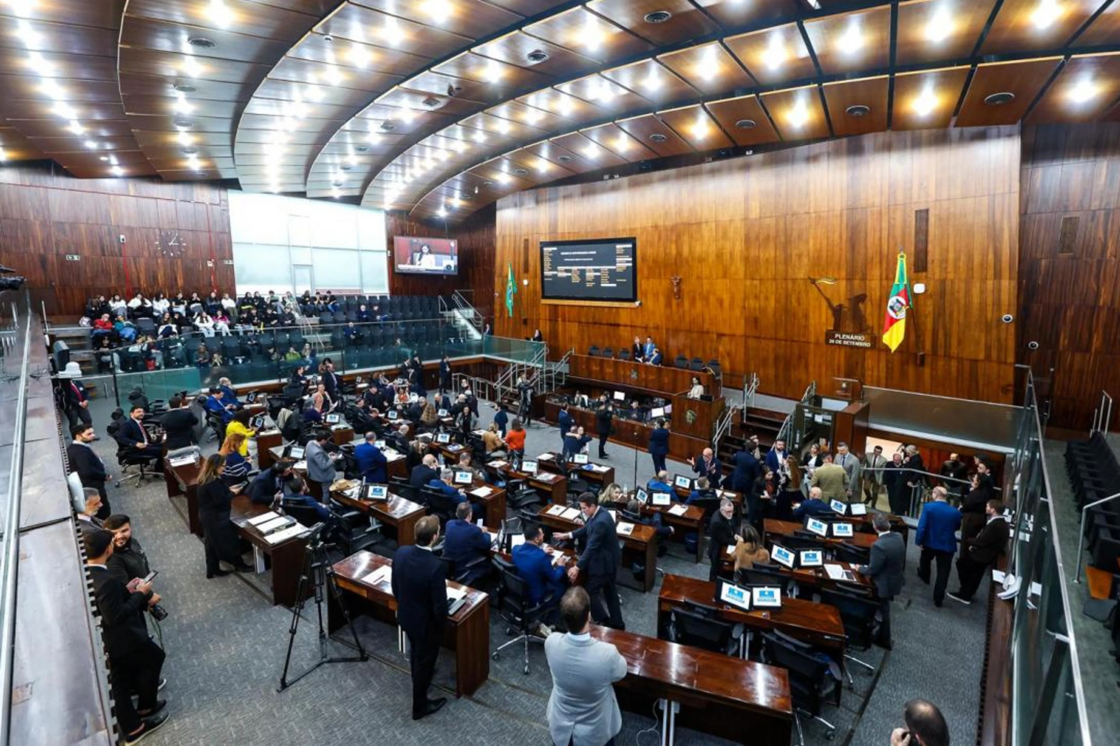 Rio Grande do Sul elege 55 deputados estaduais com recorde de mulheres