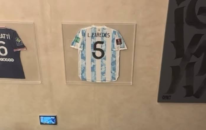 Neymar exibe camisa de Paredes após eliminação do Vasco