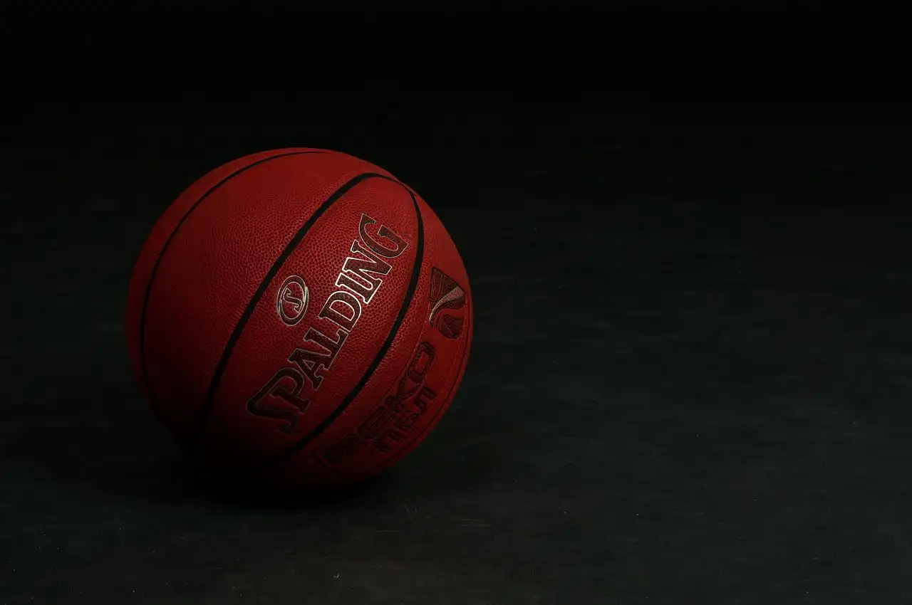 Oklahoma City Thunder derrota o San Antonio Spurs na abertura da NBA