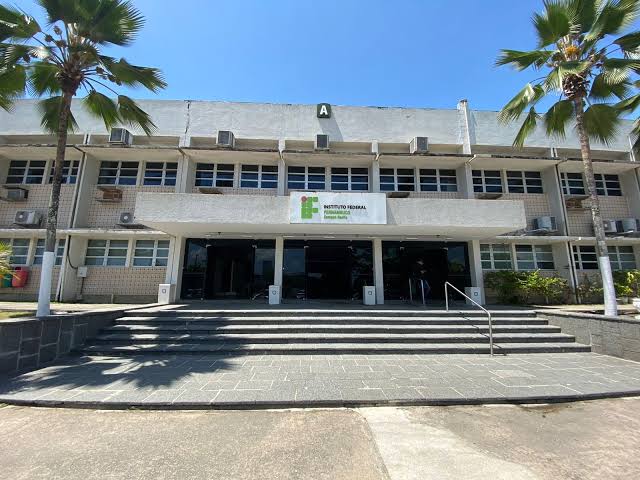 Inscrições para cursos gratuitos do IFPE com bolsas terminam nesta sexta-feira