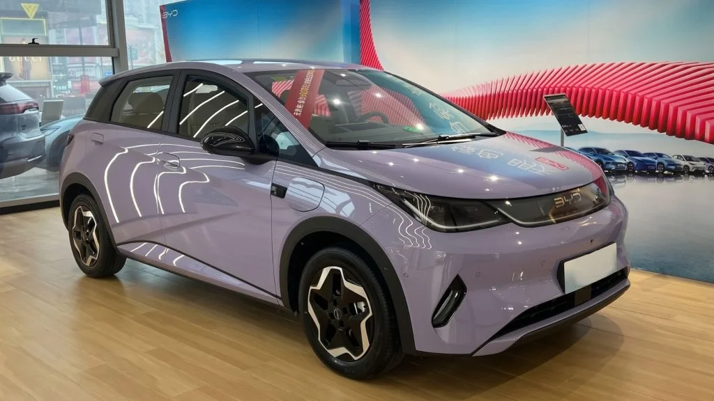 Nova geração do BYD Dolphin Mini cresce e adota tração traseira