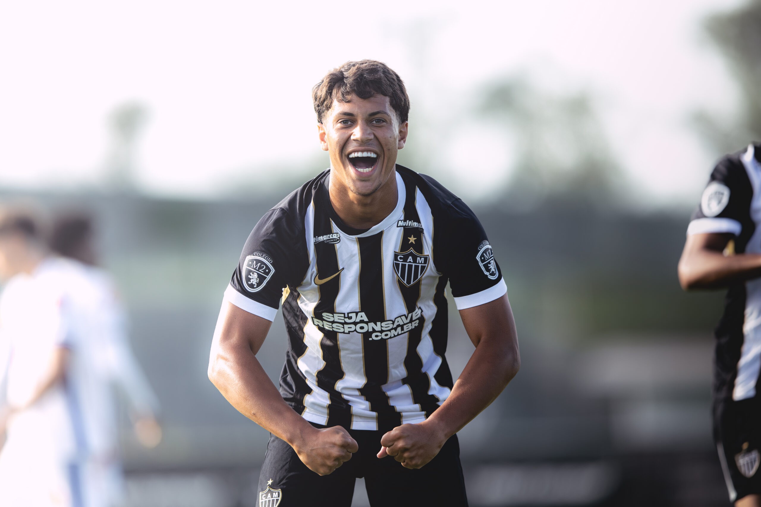 Ian Ângelo, filho de Hulk, assina contrato com o Atlético-MG