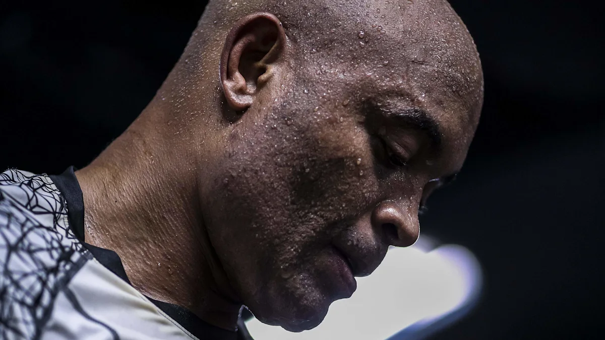 Anderson Silva envia mensagem de apoio a Tim Kennedy após emboscada